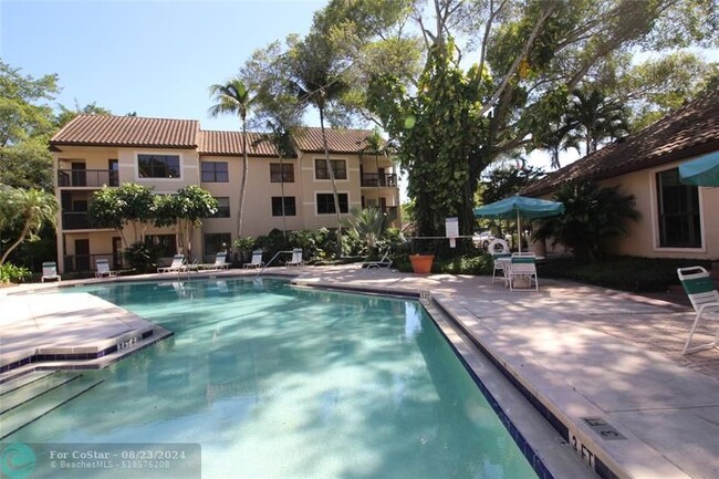 Foto del edificio - 4581 W McNab Rd