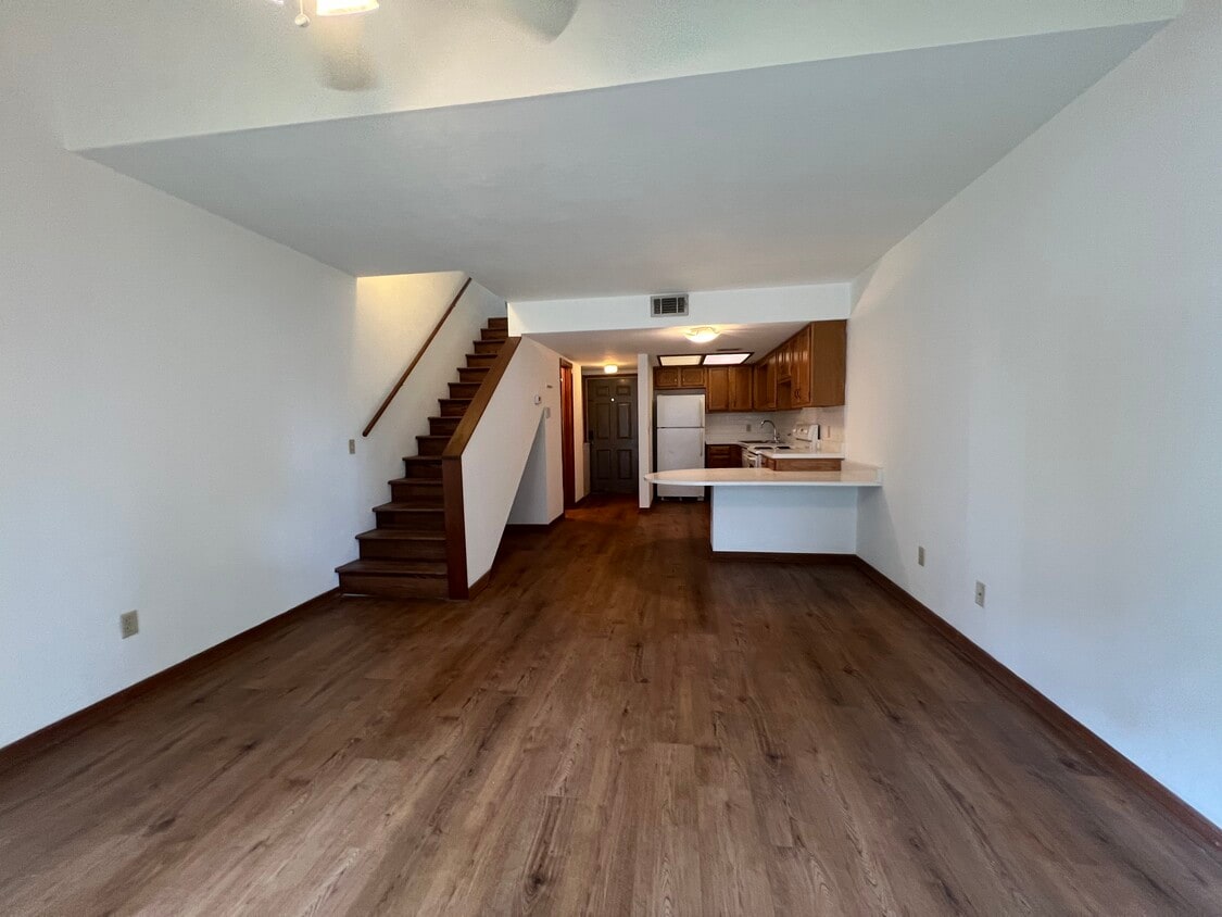Primary Photo - 7200 SW 8th Ave