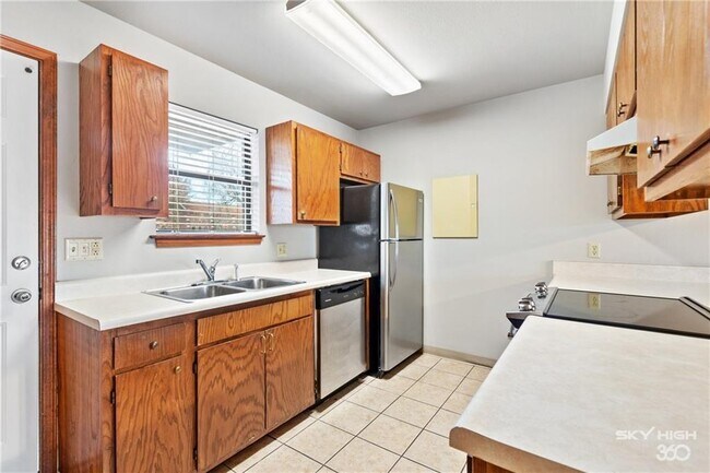 Building Photo - 250 N Madison St