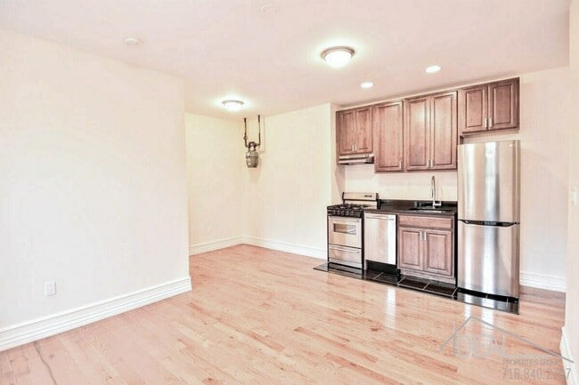 Building Photo - 625 W 164th St