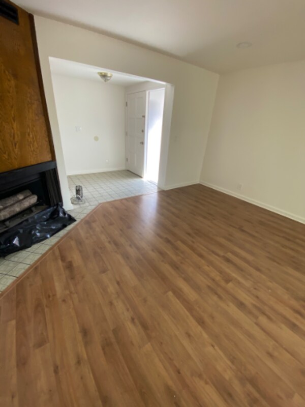 Building Photo - 5903 Hillview Ave