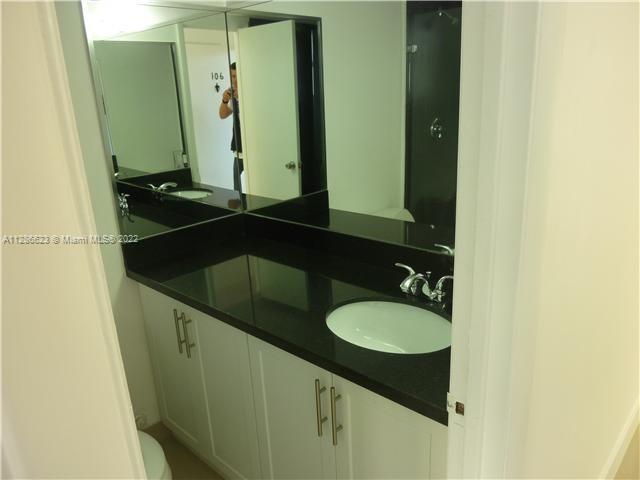 Foto del edificio - 7904 West Dr