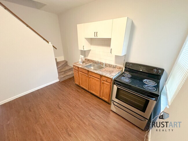 Foto del edificio - 3 bedroom house with backyard and basement.