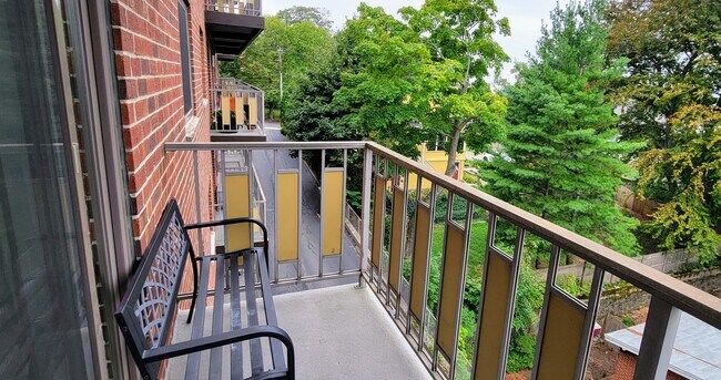 balcony - 100 Grand View Ave