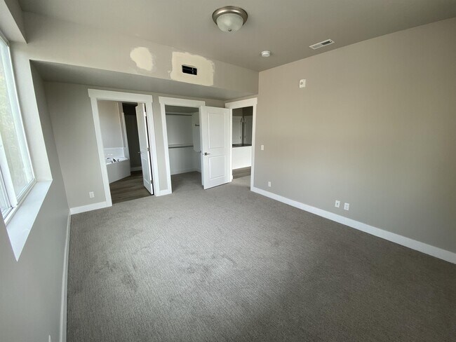 Foto del edificio - 5072 N University Ave