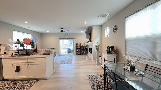 Building Photo - Modern 4-Bedroom Virginia Beach Home Near Town Center!