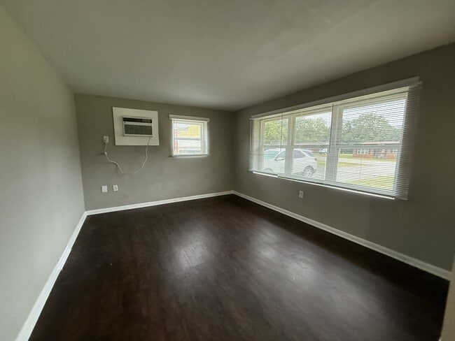 Photo - 15 Hollis St House