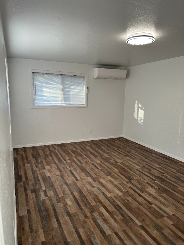 Building Photo - 1637 Meade Ave