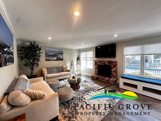 Foto del edificio - Charming Fully Furnished Updated Two-Bedroom in Pacific Grove!