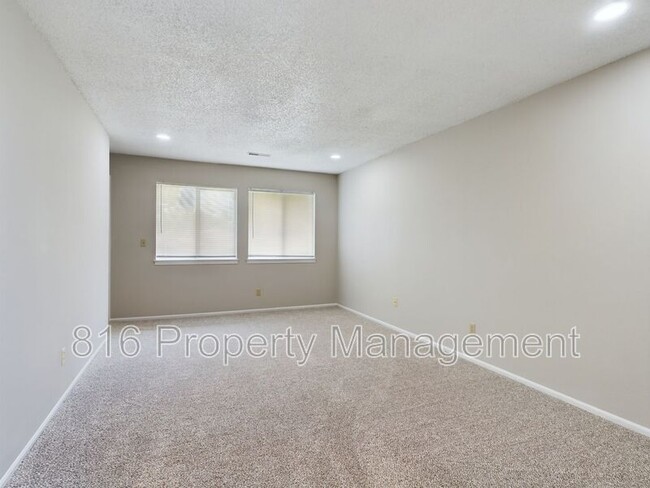 Building Photo - 500 Sky Vue Dr