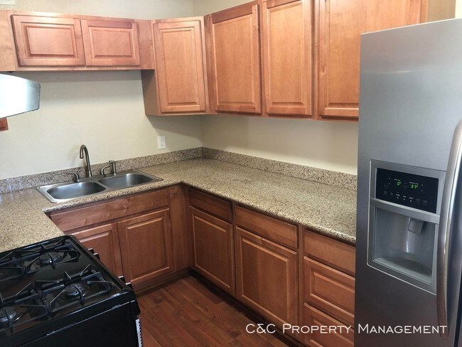 Building Photo - Spacious 2 bedroom Condo in Monterey