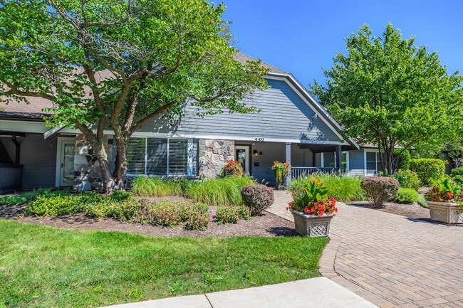 Oficina de arrendamiento - Ellyn Crossing