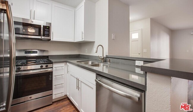 Foto del edificio - 5736 Las Virgenes Rd