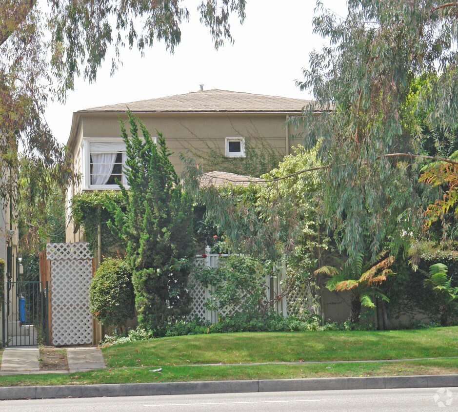 Building Photo - 6512 W Olympic Blvd