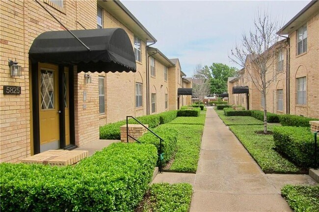 Building Photo - 5825 Sandhurst Ln