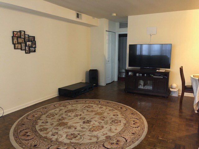 Foto del edificio - 7243 N Western Ave