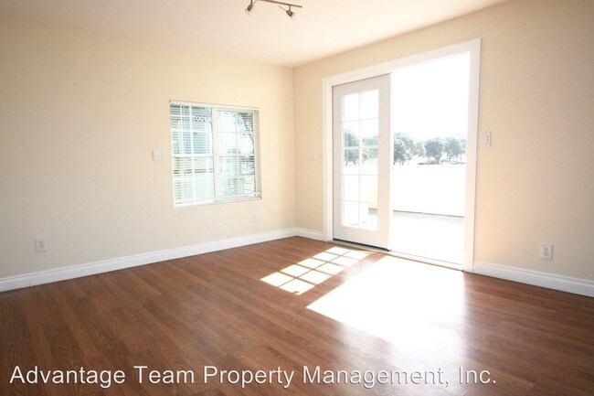 Building Photo - 830 1/2 W Mission Bay Dr