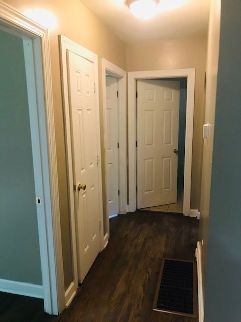 Building Photo - Cozy 2 bedroom with living  dining room