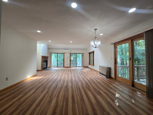 Building Photo - 8 Clarendon Common