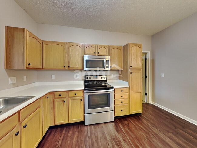 Foto del edificio - 5425 Wood Hollow Dr