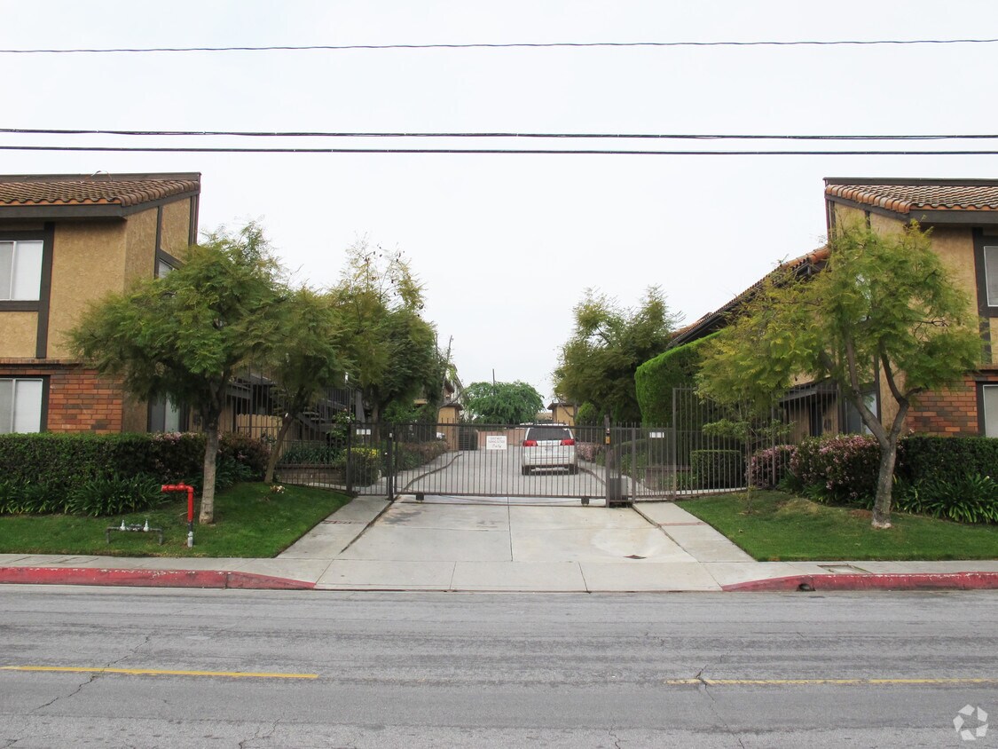 Building Photo - 411 S Orange Ave