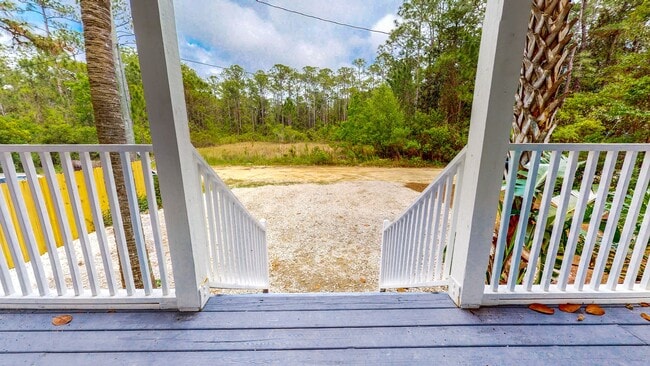Building Photo - Beautiful 2/2 stand alone home in Santa Ro...