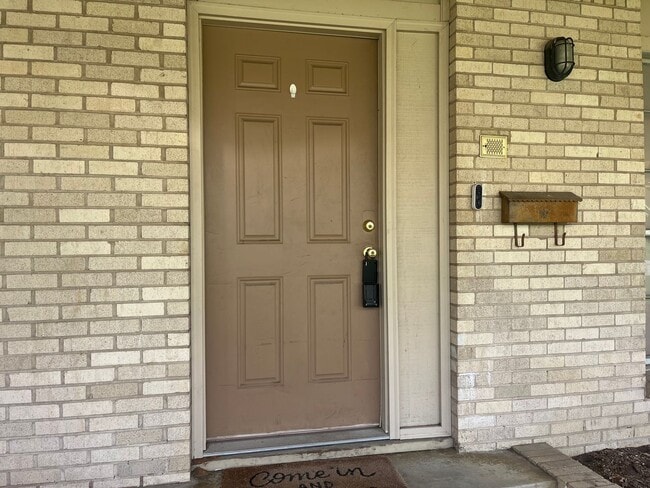 Foto del edificio - Light, bright, & Move- In ready with ultimate flexibility!