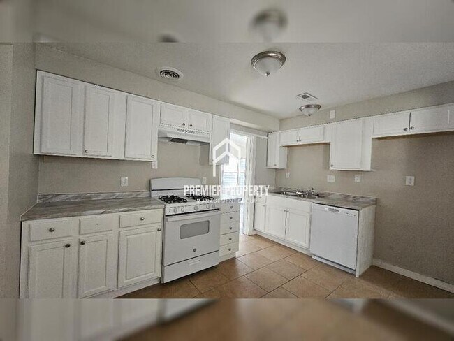 Building Photo - 8319 Woodhurst Dr