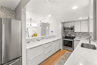 Building Photo - 1531 Commanche Dr