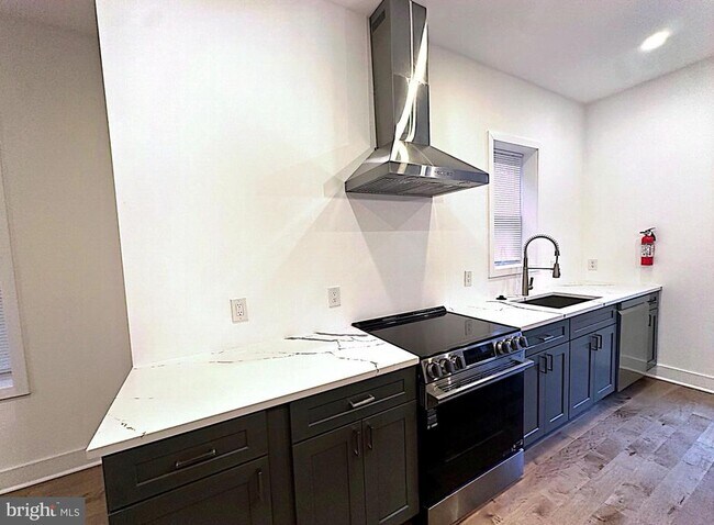 Foto del edificio - 733 Gresham Pl NW