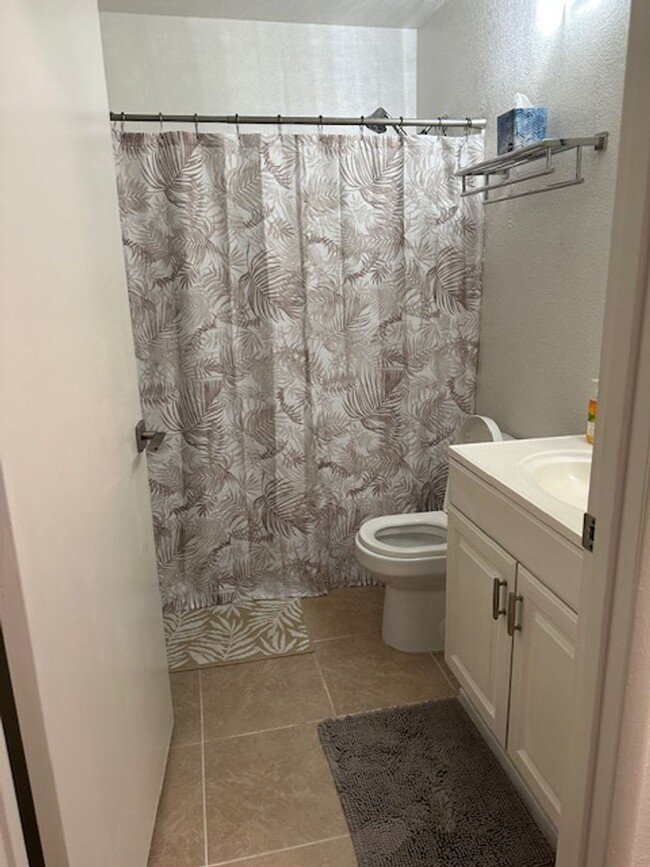 Building Photo - Furnished Southpointe unit