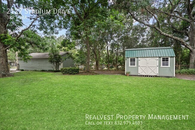 Building Photo - 2122 Stadium Dr