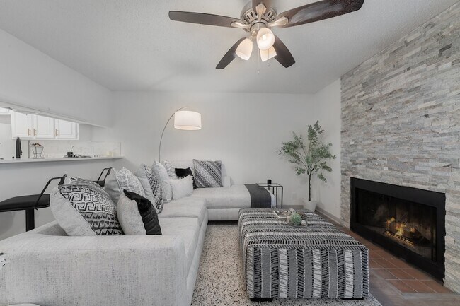 Foto del edificio - 5981 Arapaho Rd