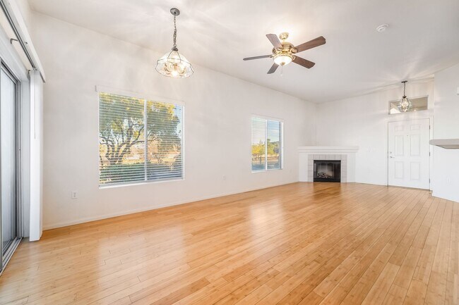 Foto del edificio - IMMACULATE 2 BEDROOM CONDO IN HENDERSON!