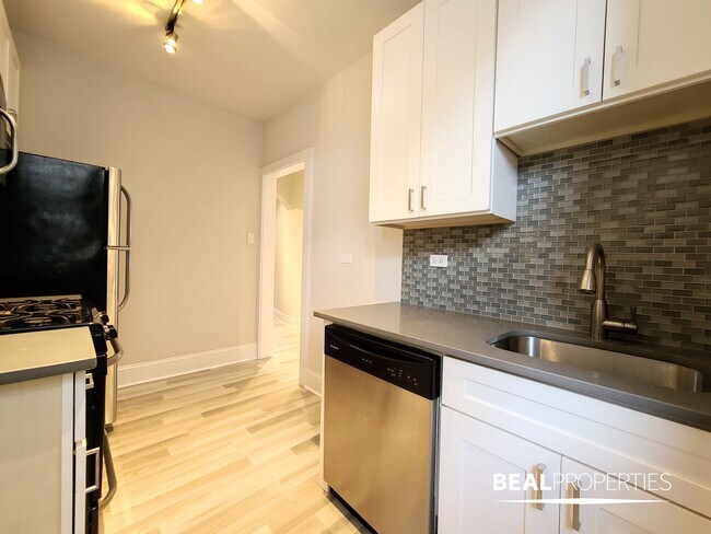 Foto del edificio - 2327 N Rockwell St