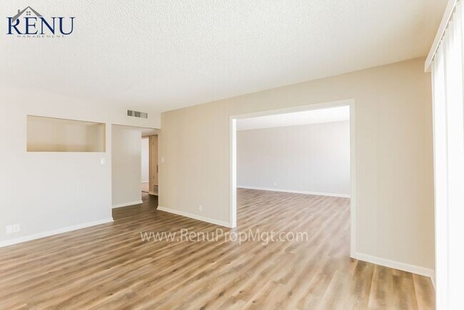 Foto del edificio - Available Now!