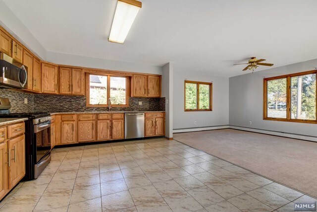 Building Photo - 755 3rd St