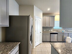 Building Photo - 12708 S Shore Dr