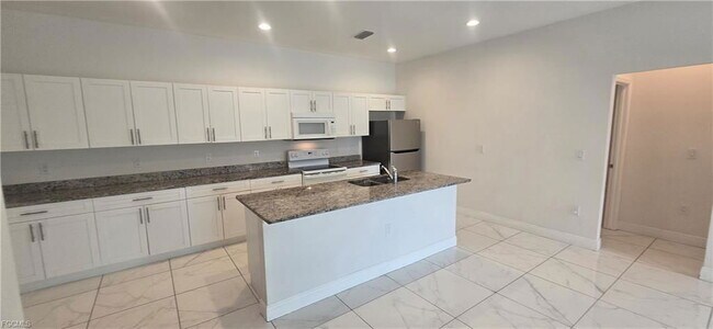 Building Photo - 4602 25th St SW