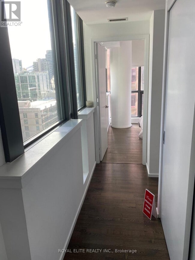 Building Photo - 8 Charlotte St