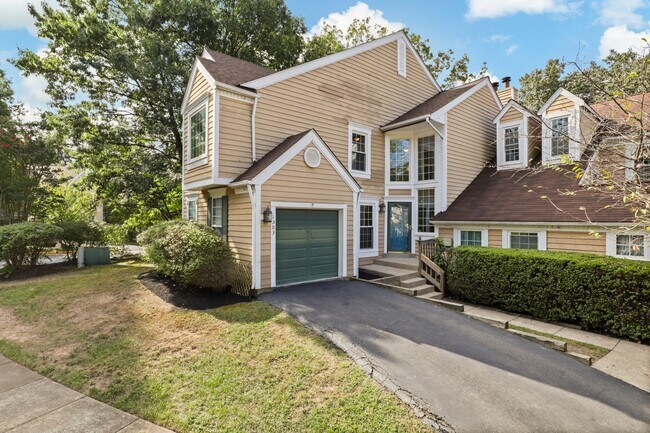 Building Photo - 1503 Deer Point Way