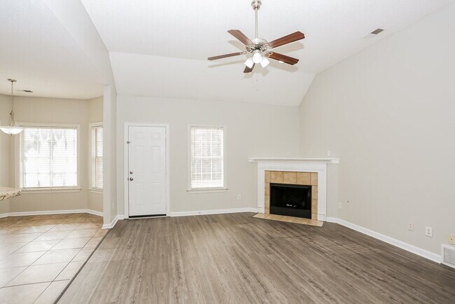 Building Photo - 585 Wesley Woods Dr