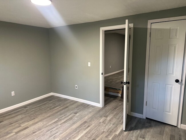 Building Photo - 3 bedroom 2 bathroom