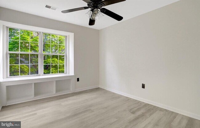 Foto del edificio - 8627 Beekman Pl