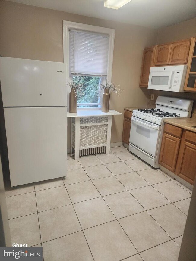 Building Photo - 5444 N Marvine St
