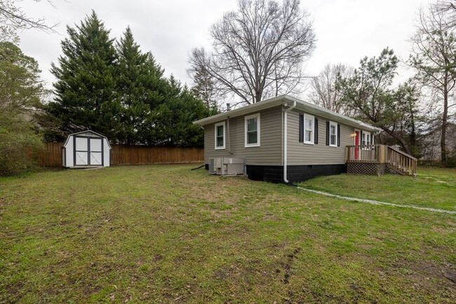 Building Photo - Cozy 3 Bedroom Home in Quiet Hillsborough ...