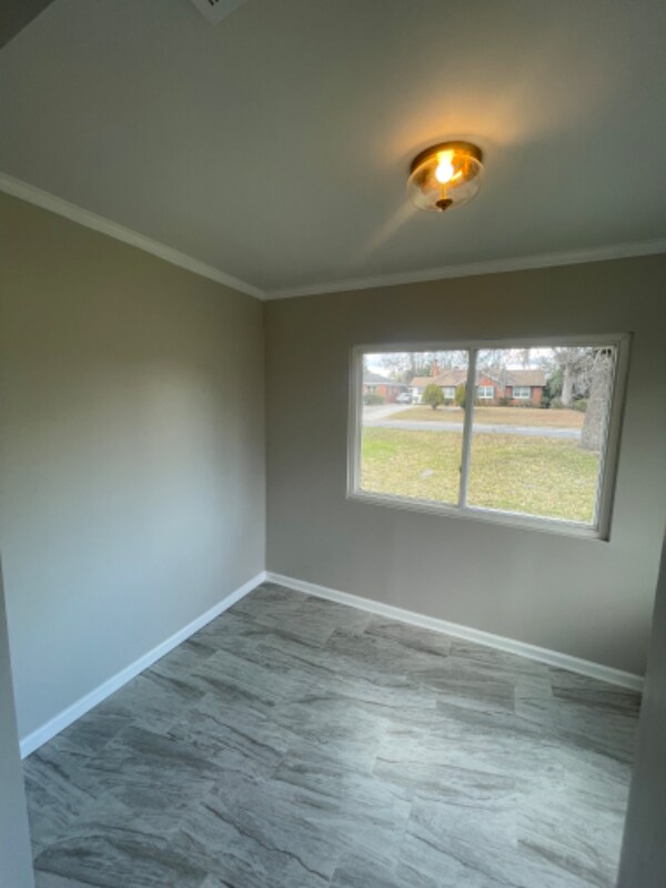 Building Photo - 111 Linden Dr