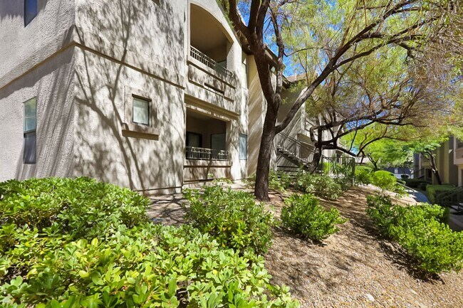 Building Photo - Great 2 Bed, 2 Bath First Story Condo In Northwest Vegas