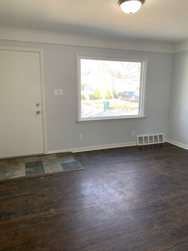 1733 Progress Ave, Lincoln Park, MI 48146 House Rental in Lincoln