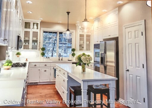 Foto del edificio - 5 br, 2.5 bath House - 4318 SW Agate Ave